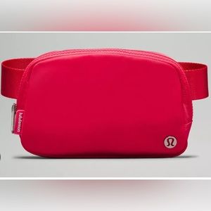 Lululemon everywhere belt bag in lipgloss